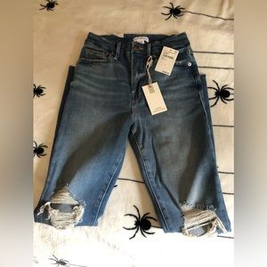 SOLD NWT Good American skinny jeans